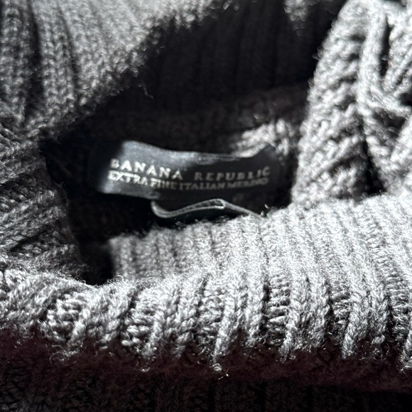 πCozy Banana Republic Black Grey Merino Ribbed Turtleneck Fringe Poncho Sweater - Picture 3 of 15